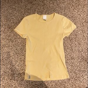 fitted t shirt, lightly worn, no stains, size S. H&M